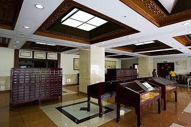 《虚实万象》新实机演示 小萝莉和男主合作对敌